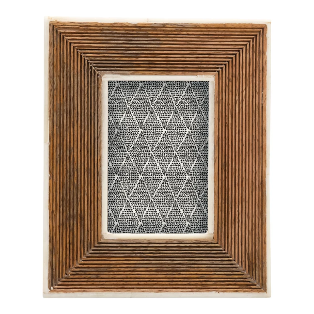 Fluted Frame