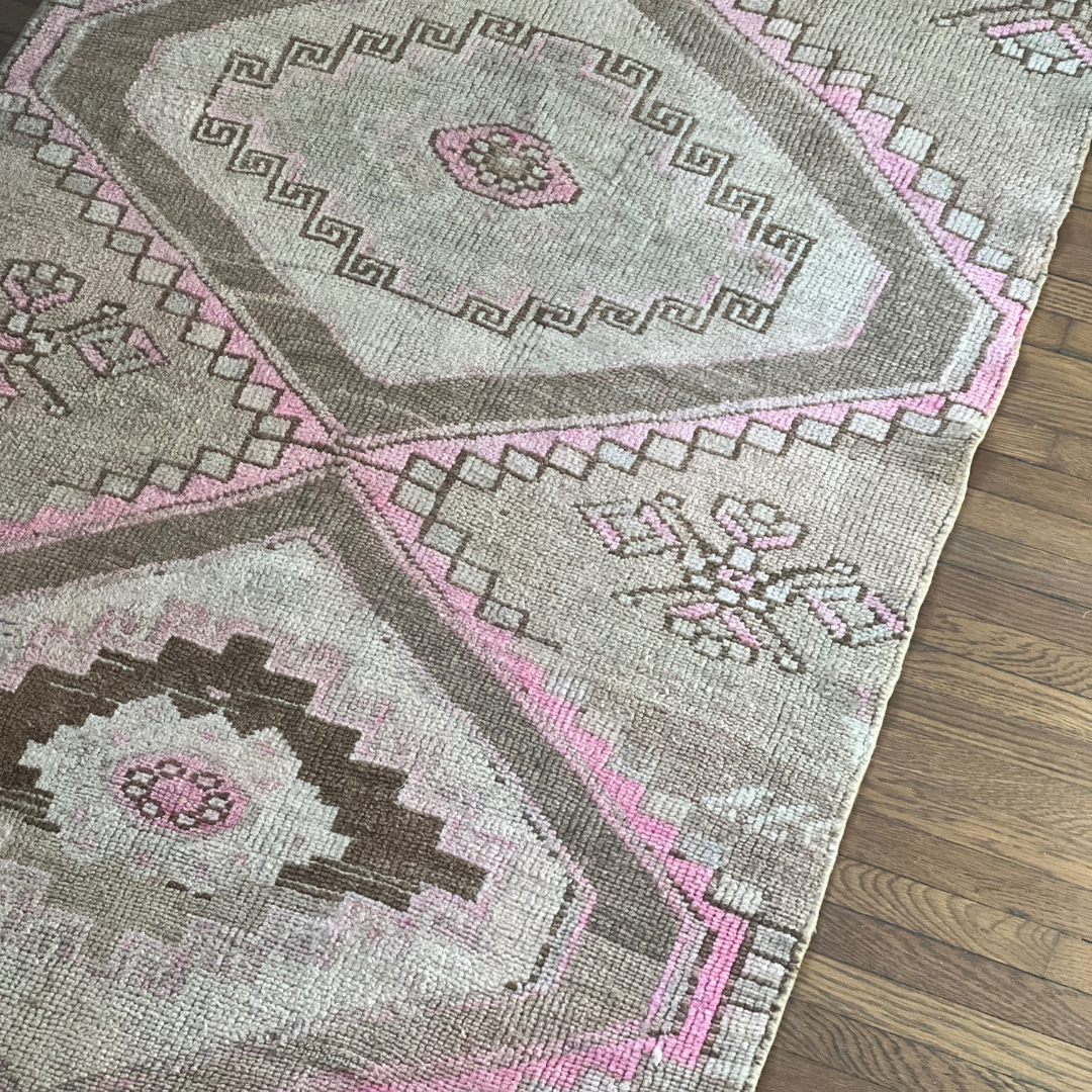 Mystery Vintage Runner