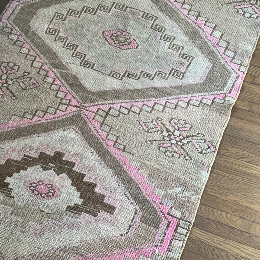 Mystery Vintage Runner