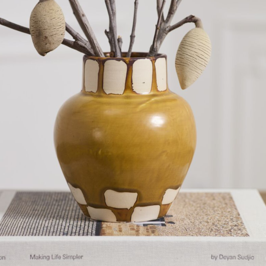 Yves Vase