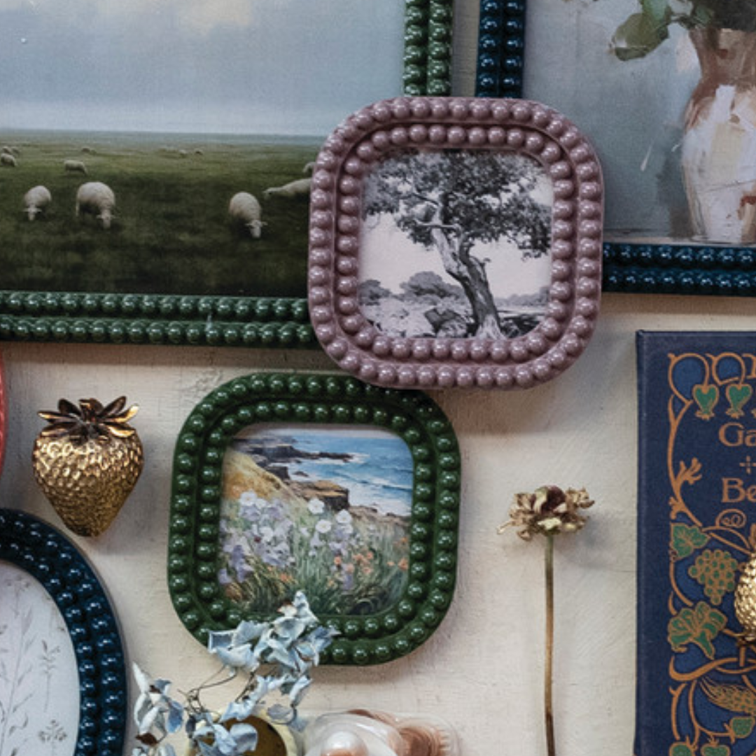 Dallie Dot Frame Collection